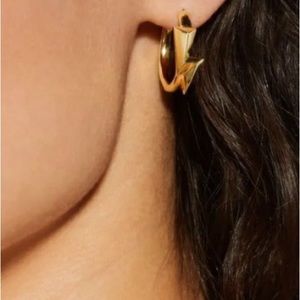 Kendra Scott bolt earrings
